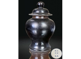 Thanh ô kim dứu tướng quân quán đại thanh khang hy niên chế 清乌金釉将军罐大清康熙年制 