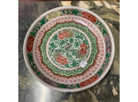 Dĩa Khang Hy ngũ thái vẽ mẫu đơn như ý-康熙五彩缠枝牡丹纹盘