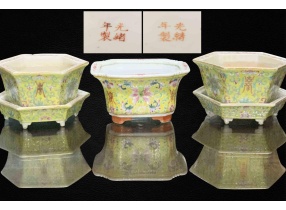 Thanh quang tự  hoàng địa phấn thái vạn thọ vô cương hoa bồn清光绪 黄地粉彩万寿无疆花盆