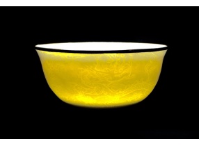 THANH TẢO KỲ BẠCH DỨU ÁM KHẮC VÂN LONG OẢN清早期 白釉暗刻云龙纹碗