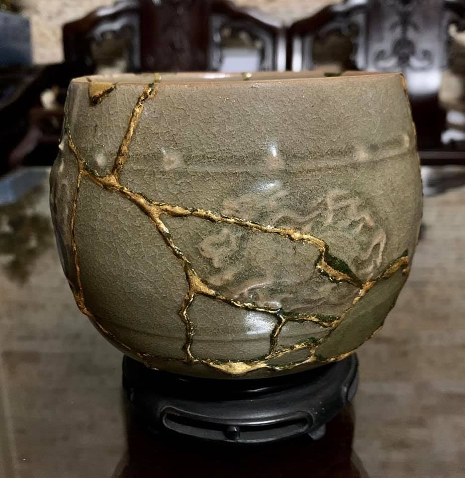 Kintsugi: Kỹ thuật phục chế đồ gốm bằng vàng tài tình của Nhật Bản